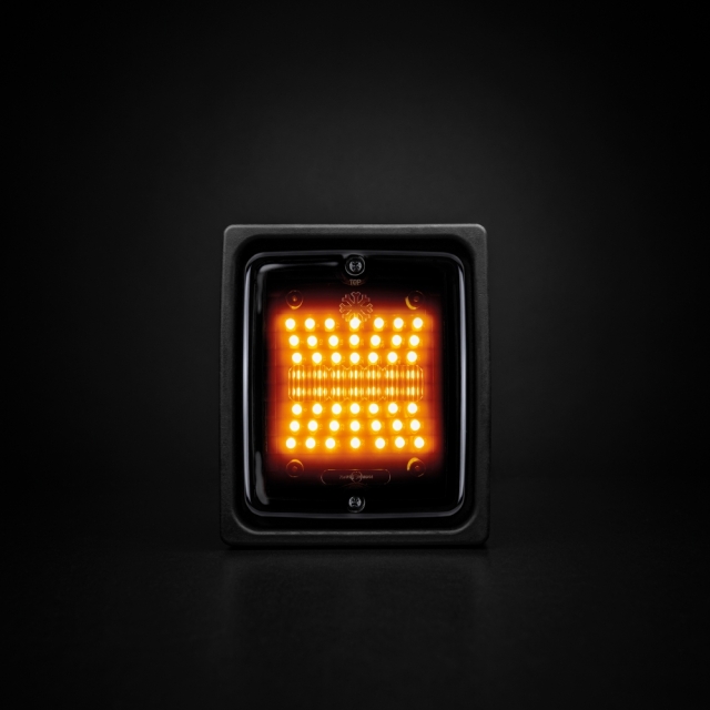 Strands Dark Knight Square Ize LED,Blinkers