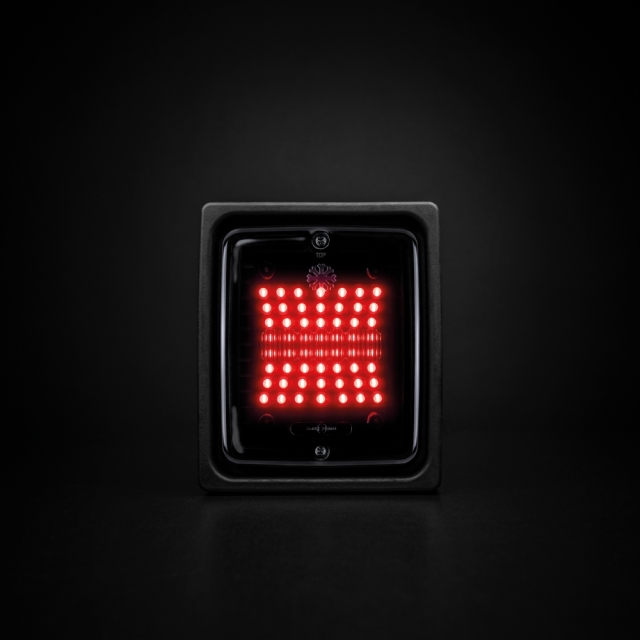 Strands Dark Knight Square Ize LED,Dimljus