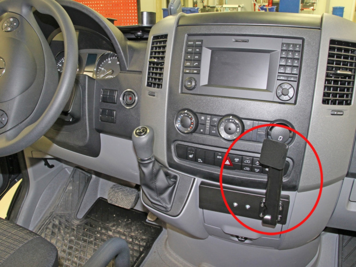 Brodit Förstärkt ProClip, Mercedes Benz/Volkswagen 07-18 i gruppen Modellanpassat / Volkswagen / Crafter / 2006-2010 hos CD Bilradio (240213491)
