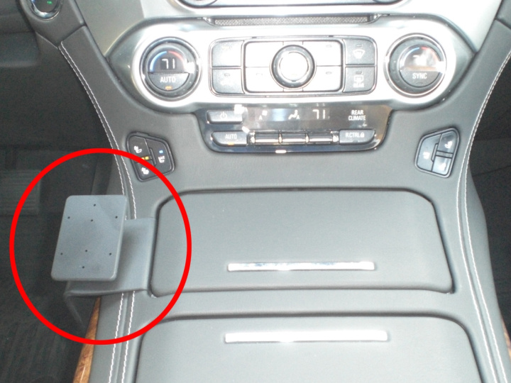 Brodit ProClip, Chevrolet Suburban 15-20 i gruppen Modellanpassat / Chevrolet / Tahoe hos CD Bilradio (240835015)