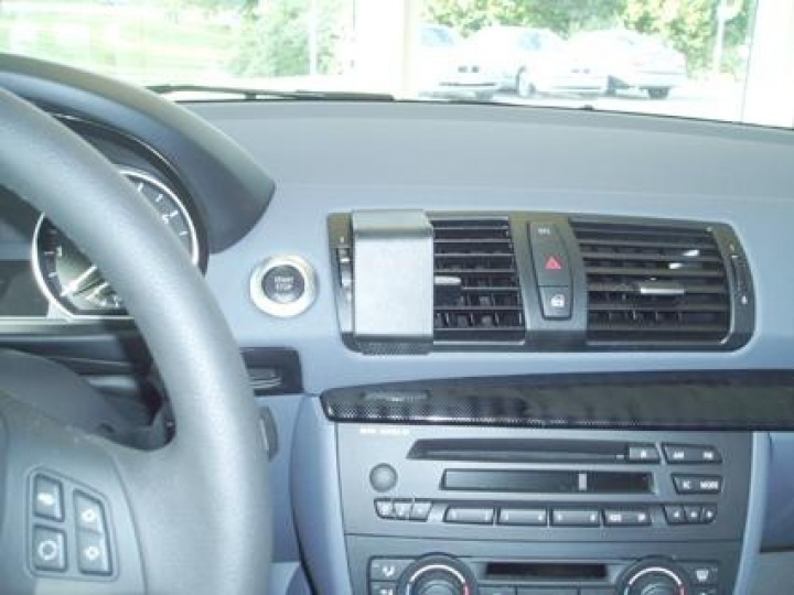 Brodit 853523 - Center mount i gruppen Modellanpassat / BMW / BMW 1-serie / BMW 1-serie 2004-2011 (E81/E82/E87/E88) hos CD Bilradio (240853523)