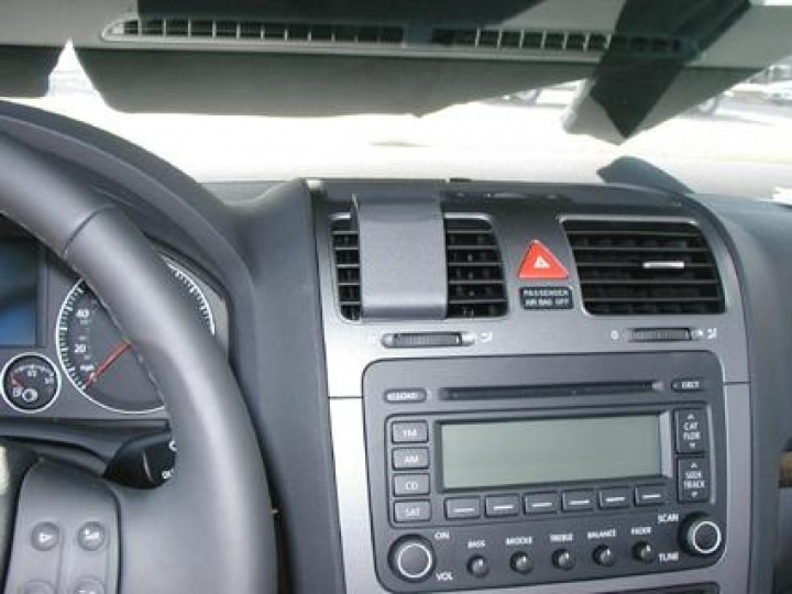 Brodit 853689 - Center mount VW Golf V 2007-2009 i gruppen Modellanpassat / Volkswagen / Jetta / 2005-2010 (V) hos CD Bilradio (240853689)