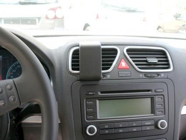 Brodit 853882 i gruppen Modellanpassat / Volkswagen / Scirocco / 2008-2014 hos CD Bilradio (240853882)