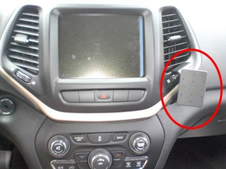 Brodit ProClip Jeep Cherokee 2014-2023 (Angled mount) i gruppen Modellanpassat / Jeep hos CD Bilradio (240855026)