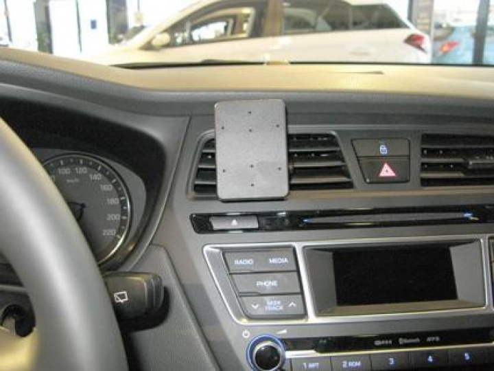 Brodit monteringsbygel för telefon eller navigation - Center mount i gruppen Modellanpassat / Hyundai / i20 / i20 2015-> hos CD Bilradio (240855083)