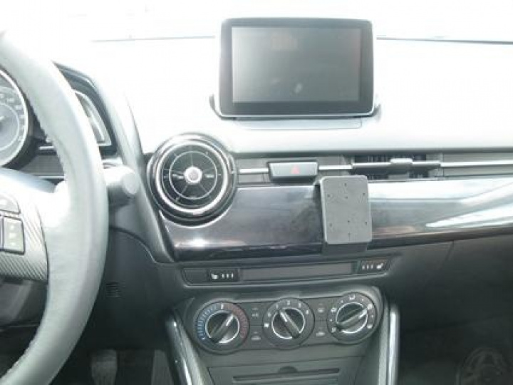Brodit monteringsbygel för telefon eller navigationshållare i gruppen Modellanpassat / Mazda / Mazda 2 / Mazda 2 2015- hos CD Bilradio (240855114)