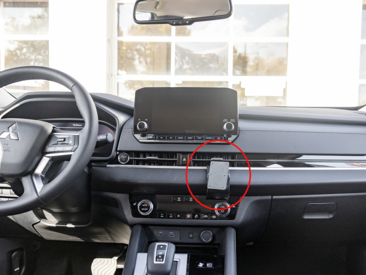 Brodit ProClip, Mitsubishi Outlander 22-26 i gruppen Modellanpassat / Mitsubishi / Outlander hos CD Bilradio (240855955)