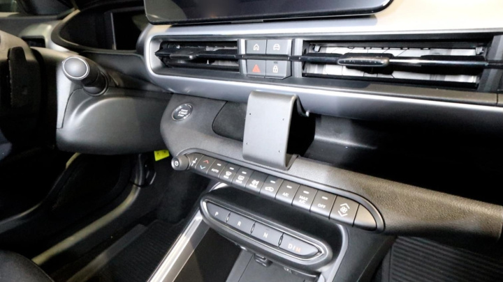 Brodit ProClip, Jeep Avanger 23-26 i gruppen Modellanpassat / Jeep hos CD Bilradio (240856236)