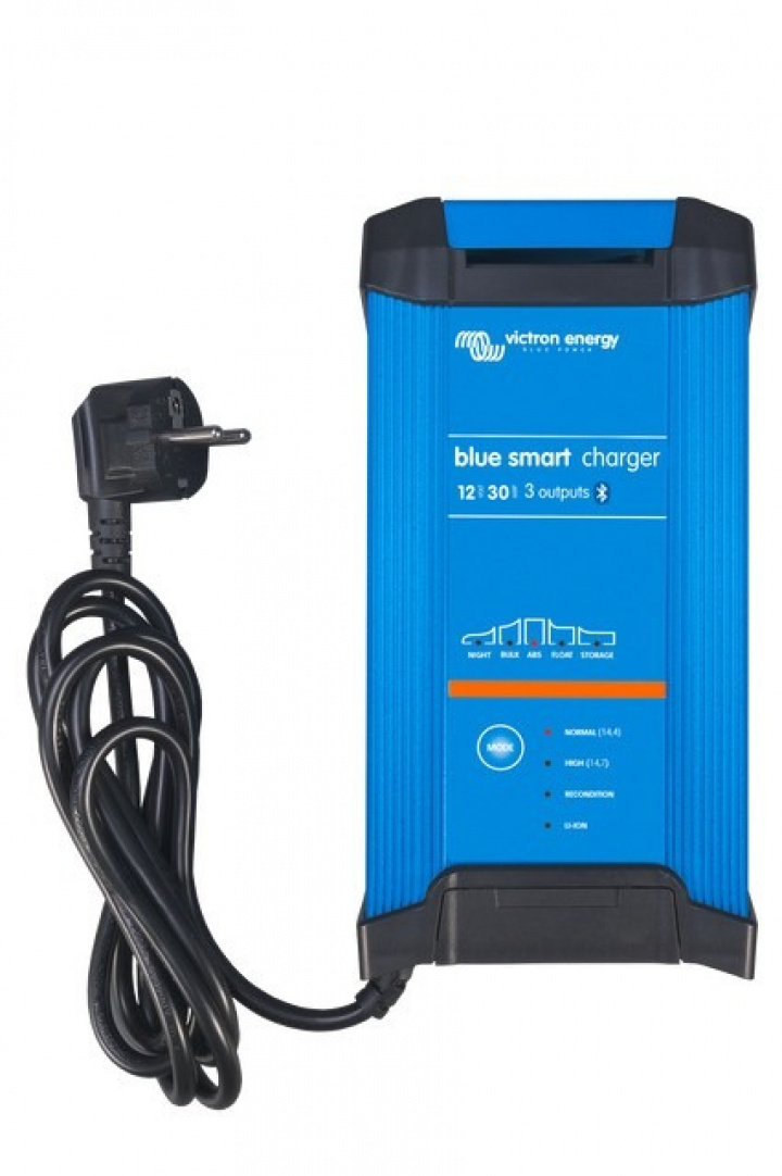 Victron Blue Smart IP22 batteriladdare med tre utgångar 30A, 12V i gruppen Tillbehör / Batteriladdare hos CD Bilradio (421VBSIP2212303)