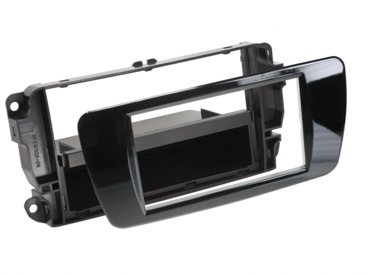 Monteringsram 2-DIN med prylfack Seat Ibiza, piano black i gruppen Modellanpassat / Seat / Ibiza / 2012-2015 (Facelift) hos CD Bilradio (700281328065)